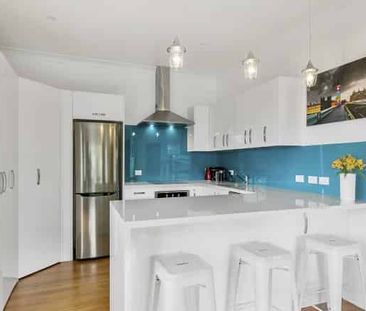LOVELY 2 BEDROOM HOME - Photo 3