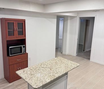 For Lease - 28 piccadilly Road, Richmond Hill, Ontario - Photo 2