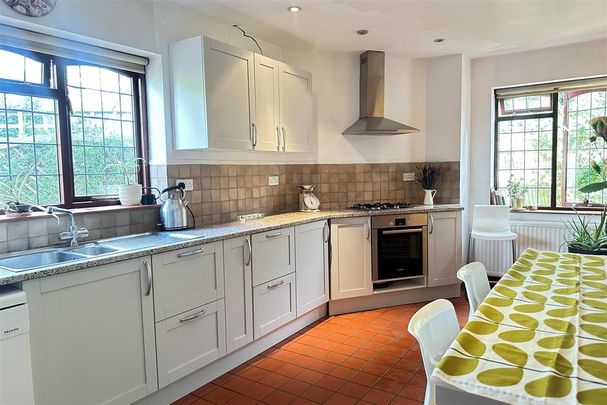 4 bedroom detached house to rent - Photo 1