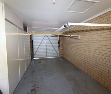 Spacious Duplex in Quiet Neighbourhood - Photo 1