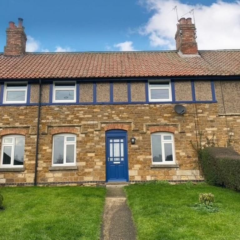 4 bedroom terraced house to rent - Photo 2