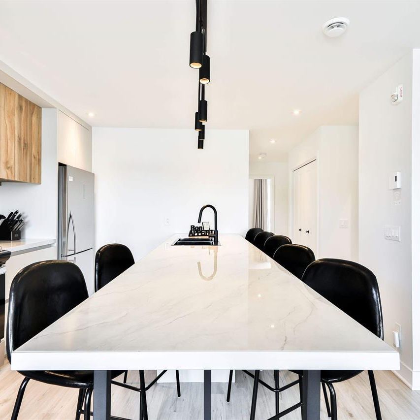 2 CH - 1 SDB - Sainte-Agathe-des-Monts - $2,050 /mo - Photo 1