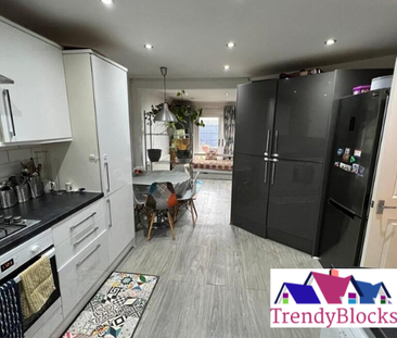 3 bedroom end of terrace house to rent - Photo 6