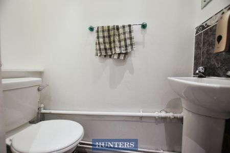 3 bedroom House To Let Total Size: 937 SQ FT - Photo 2