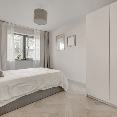 2 bedroom flat in London - Photo 4