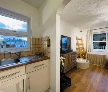 Elm Road, Redhill, RH1 - Photo 2