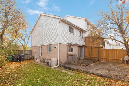 For Lease - 53 Courtleigh Square, Brampton, Ontario - Photo 3