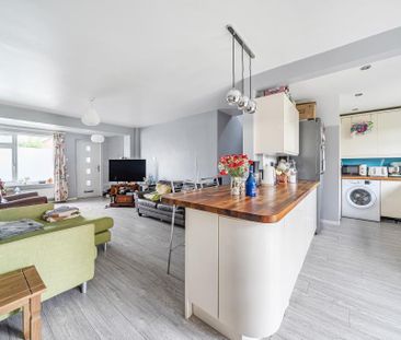 3 bedroom detached house to rent - Photo 4