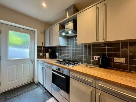 Falconer Road, Fleet, Hampshire, GU51 - Photo 4