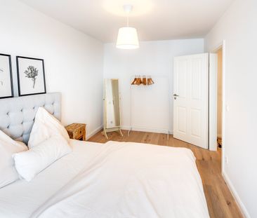 Bright roof-terrace apartment with modern bathroom - Photo 4