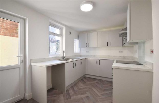 3 bedroom terraced house to rent - Photo 1