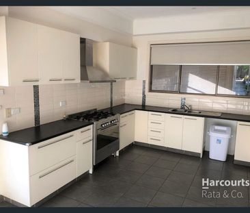 Spacious 5-Bedroom Home in Reservoir - Photo 2
