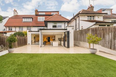 5 bedroom semi-detached house to rent - Photo 5