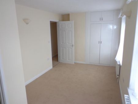 4 bedroom detached house to rent - Photo 3