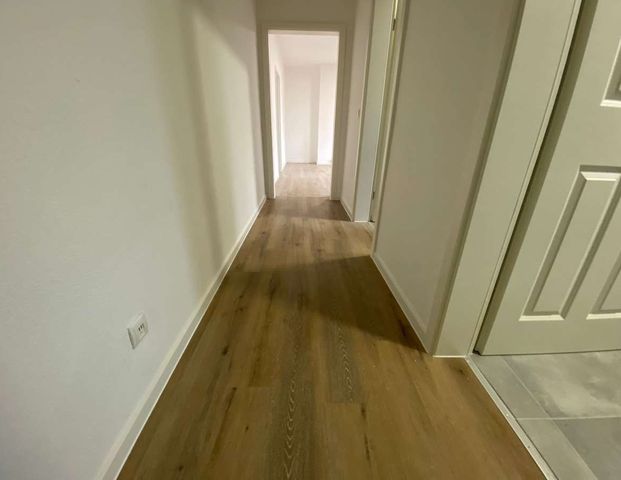 KL - Nähe Hornbach, 2 ZKB, Einbauküche, 2 Balkone, Tageslichtbad ''RENOVIERT'' - Foto 1