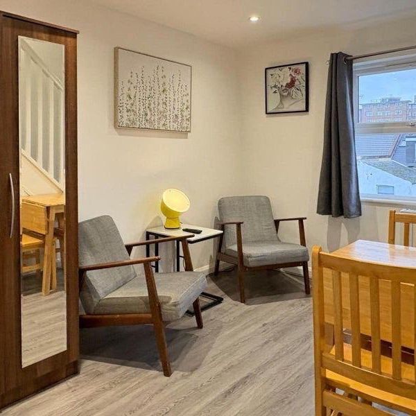 Room in a Shared Flat, Chichele Road, NW2 - Photo 1