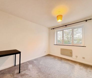 Chafford Hundred, Grays, RM16 - Photo 4