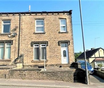 THREE BEDROOM TERRACED HOUSE - Photo 2