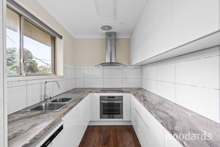 Spacious Two Bedroom Apartment - Photo 2