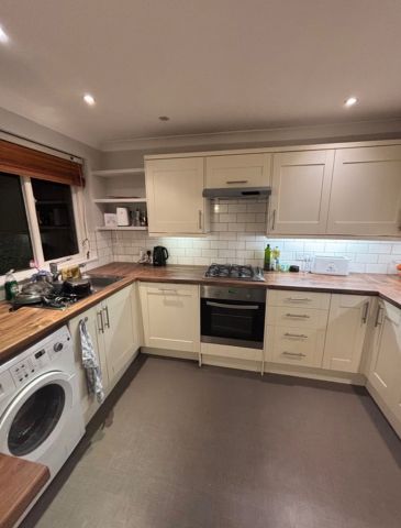 Room in a Shared House, Usborne Mews, SW8 - Photo 4