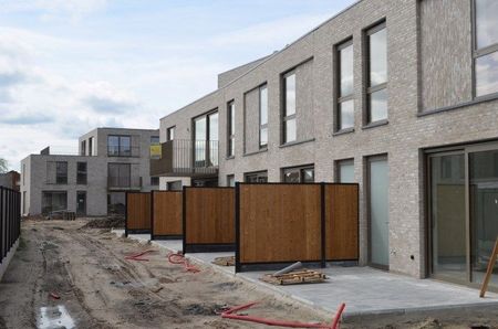 Nieuwbouw appartement met één slaapkamer, ruim terras, ondergrondse autostaanplaats en kelder. - Foto 4