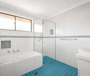 JUST RENOVATED ! - Photo 2