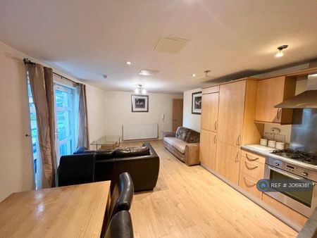 2 bedroom flat to rent - Photo 2