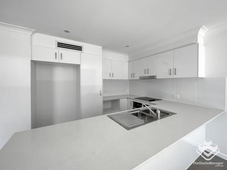 Modern Townhouse - Photo 4