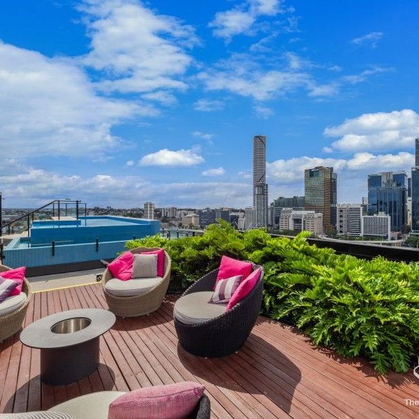 Furnished one bedroom in South Brisbanes best location with stunning river & city views - Photo 1