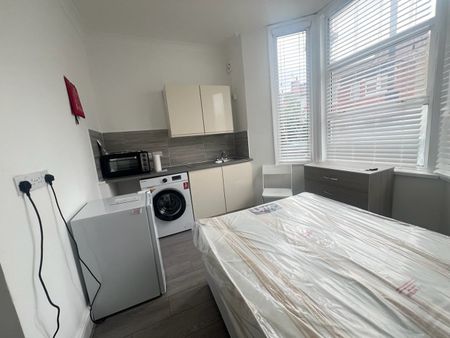 Studio Flat, La Rose Lane, N15 - Photo 5