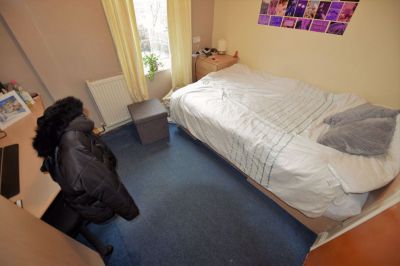 4 bedroom House in Elizabeth Street, Leeds - Photo 3