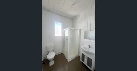 Live in the heart of Sandgate Village - Photo 4