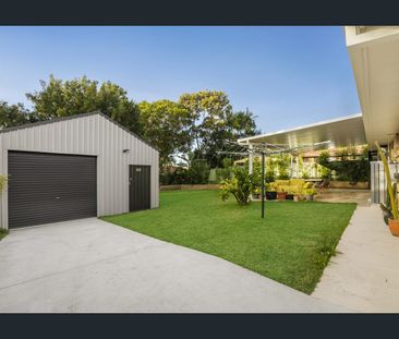 Conveniently Located Lowset Home - Photo 6