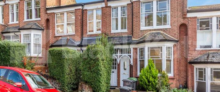 3 bedroom located on one of Muswell Hill's prime quiet residential roads - Photo 1