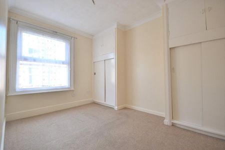 4 bedroom terraced house to rent - Photo 3