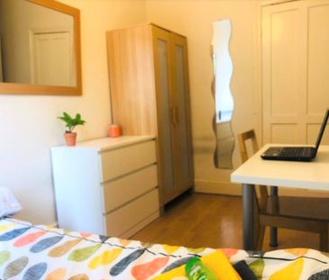 6 bedroom house to rent Pomona Street, Sheffield, South Yorkshire, S11 - Photo 3