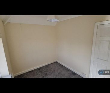 3 bedroom end of terrace house to rent - Photo 4