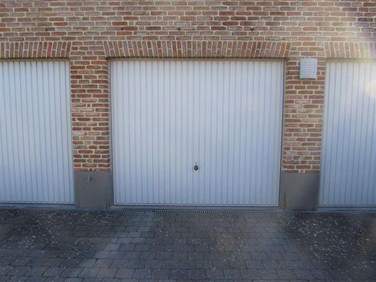 Gelijkvloers appartement met twee slaapkamers, terras en garage - Foto 1