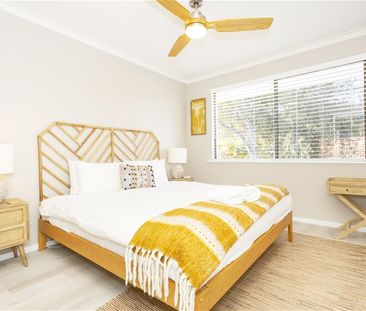 🏡 Elegant Hamptons-Inspired 3-Bedroom Townhouse in Claremont - Photo 4