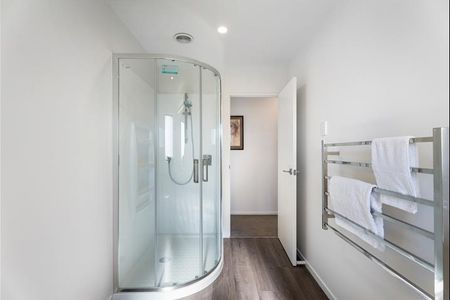 UNFURNISHED TOWNHOUSE - 3 BEDROOMS - Photo 2