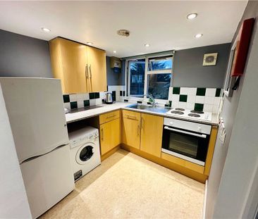 Maybury Road, Woking, Surrey, GU21 5JR - Photo 5