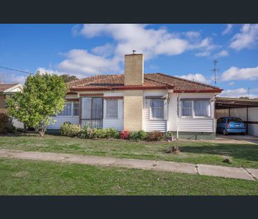 23 Ercil Street, Wendouree, Vic 3355 - Photo 6