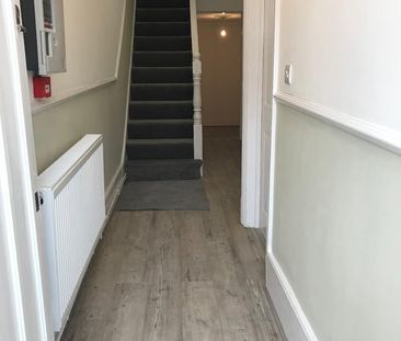Room in a Shared House, Brook Road, CR7 - Photo 6