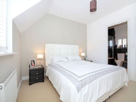 2 Bedroom House - Lupin Gardens, Winchester - Photo 3