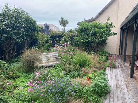 A Little Bit Of English Garden By The Sea - Photo 2