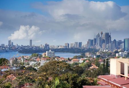 Modern Top-Floor Apartment with Panoramic Harbour Views and City Skyline - Photo 2