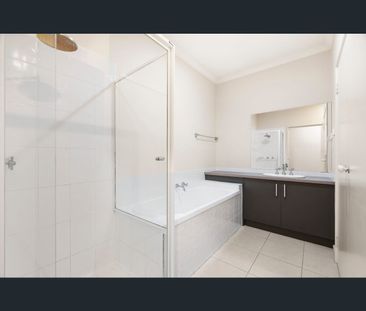 1/17 Crestmont Drive, Melton South, Vic 3338 - Photo 6