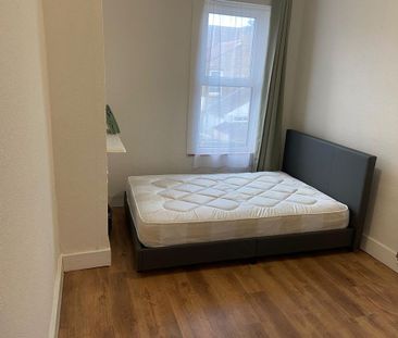 4 bedroom terraced house to rent - Photo 5