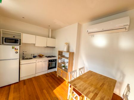 MELBOURNE CITY VIEW TWO BEDROOM APARTMENT. - Photo 5