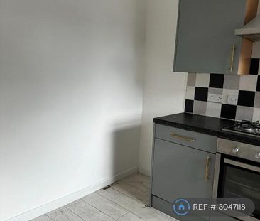 2 bedroom semi-detached house to rent - Photo 3